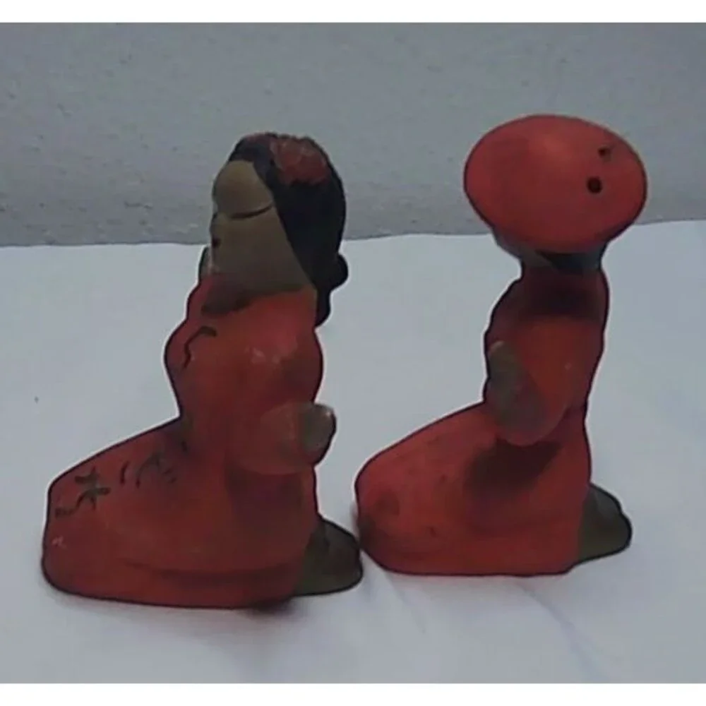 Vintage Asian Kneeling Man and Woman in Red Salt and Pepper Shakers 3.5